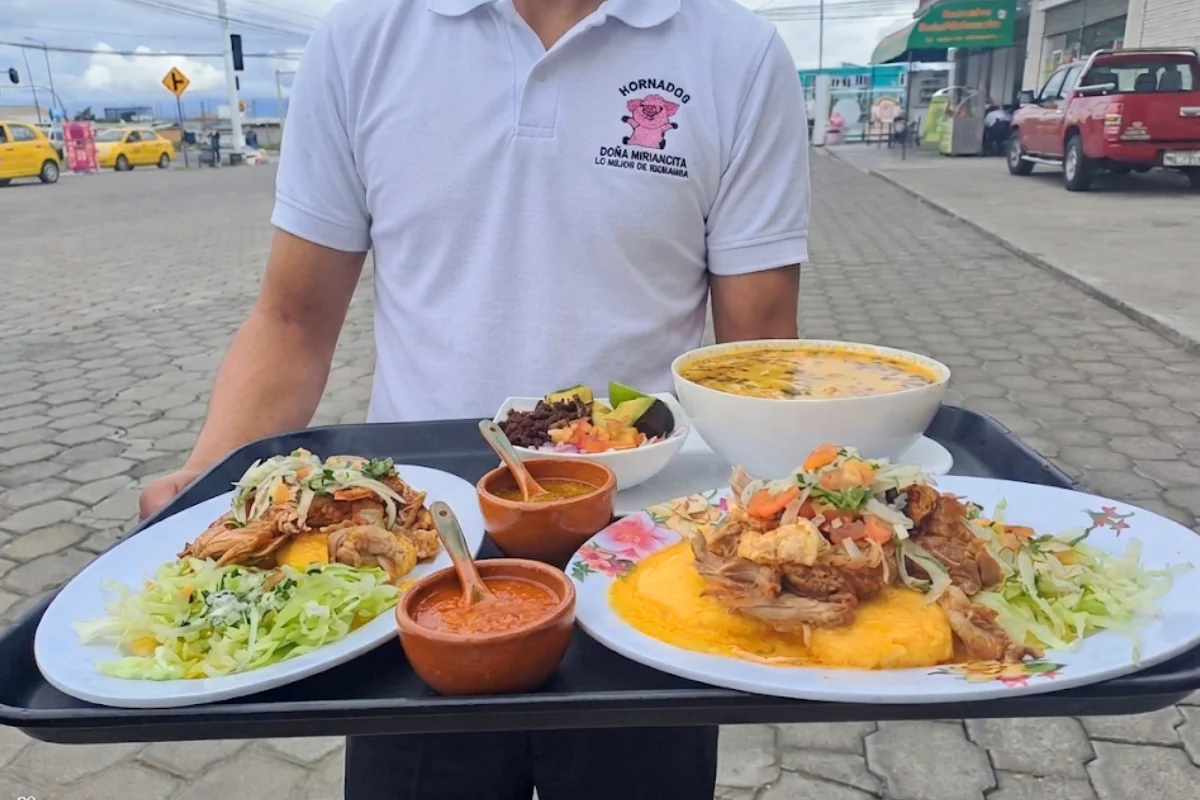 Mesero con Platos Servidos
